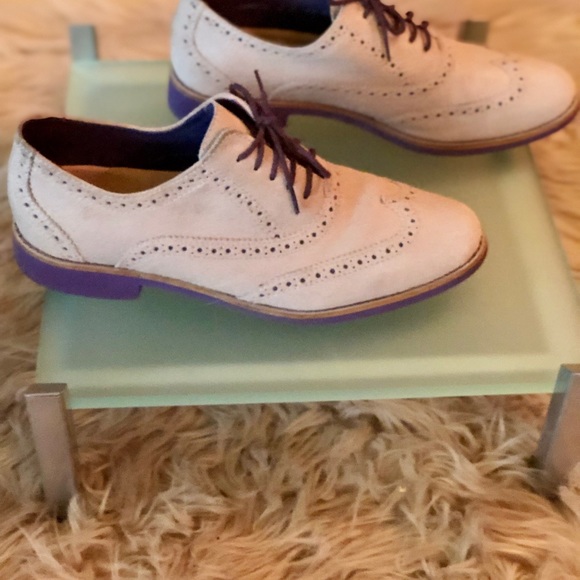 COLE HAAN Beige Suede Wingtip with purple sole - Picture 3 of 8